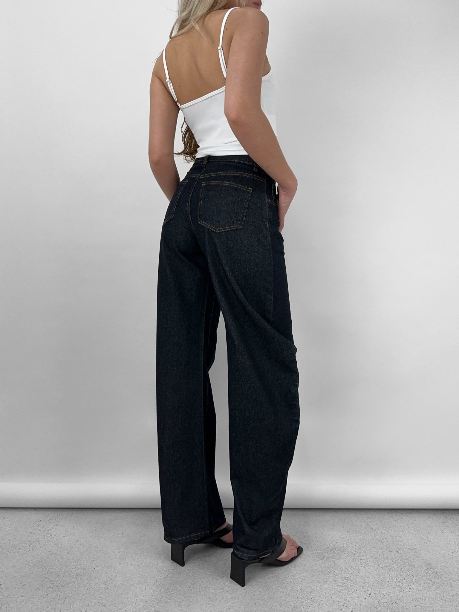 Horseshoe Barrel Leg Jeans - Vamp Official