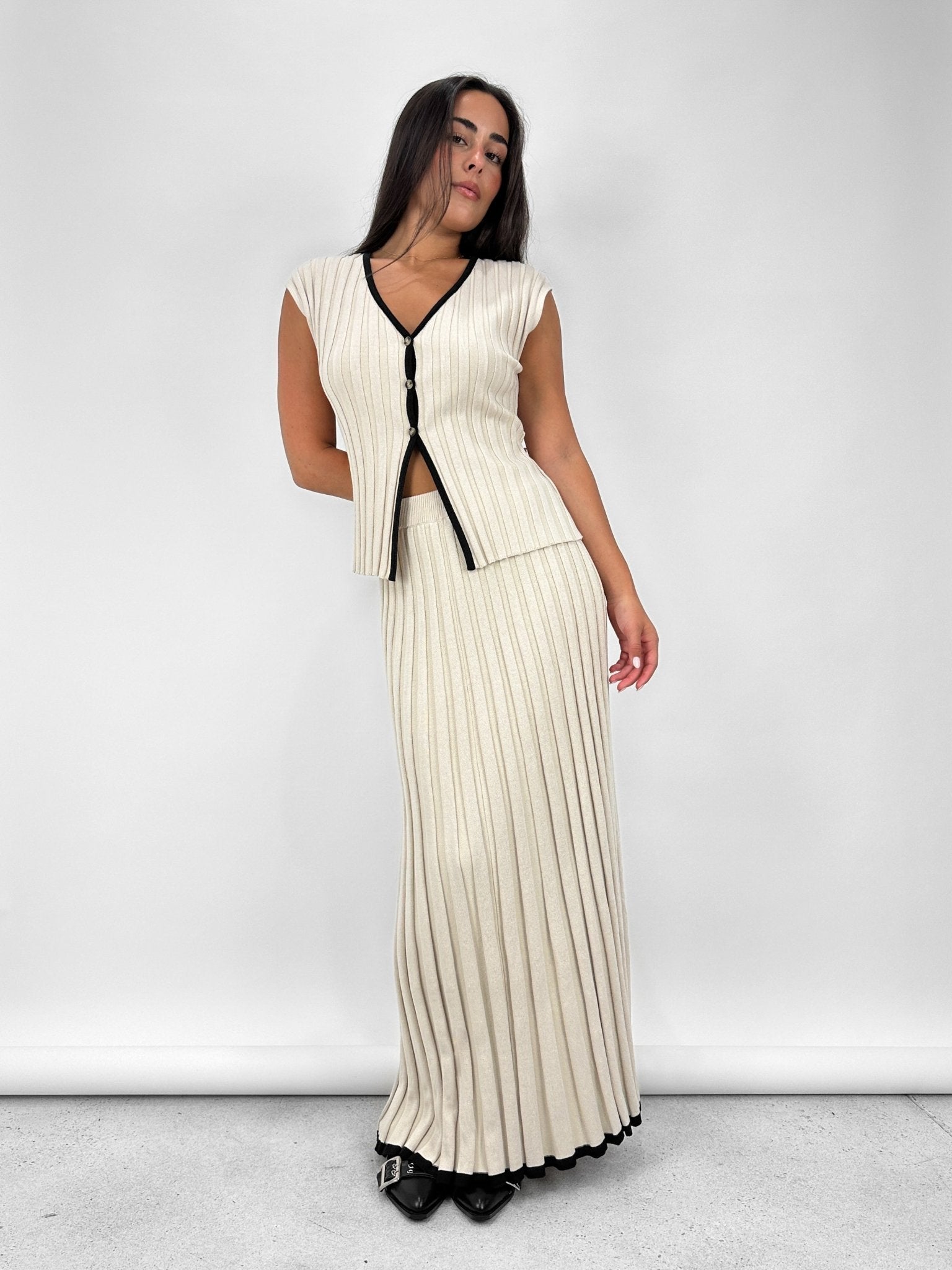 Contrast Trim Ribbed Knit Midi Skirt - Vamp Official
