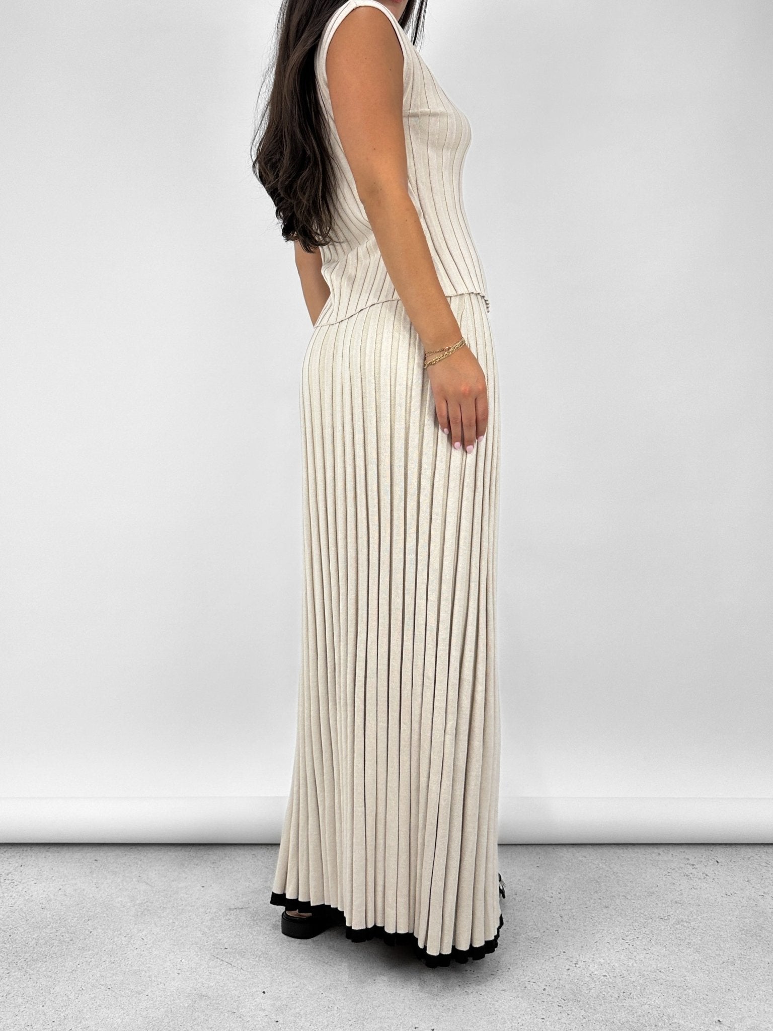 Contrast Trim Ribbed Knit Midi Skirt - Vamp Official