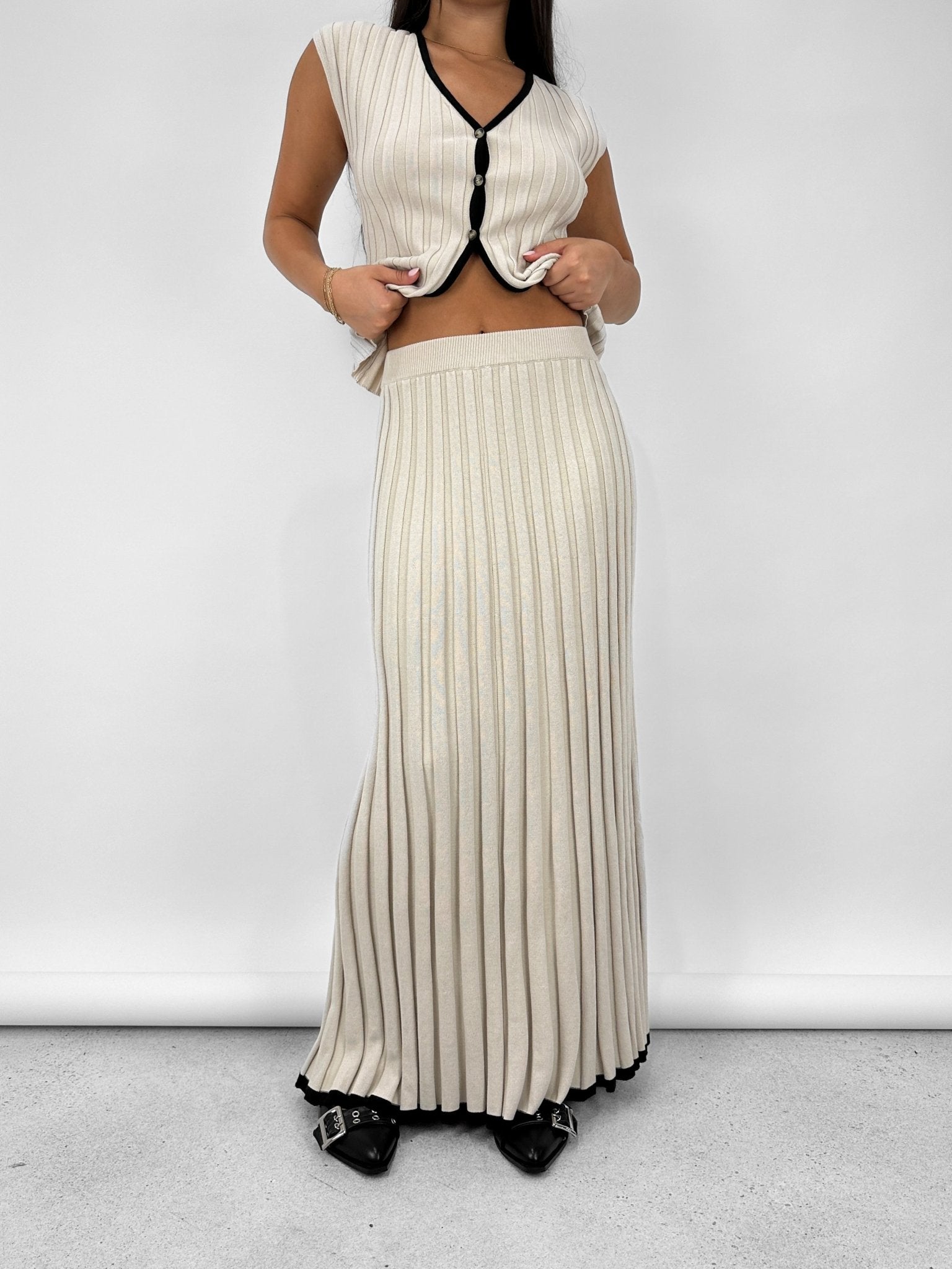 Contrast Trim Ribbed Knit Midi Skirt - Vamp Official