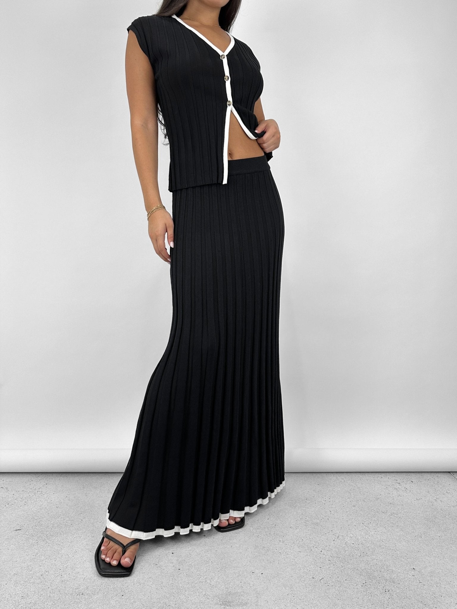 Contrast Trim Ribbed Knit Midi Skirt - Vamp Official