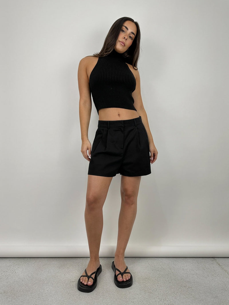 WIDE-LEG PLEATED SHORTS